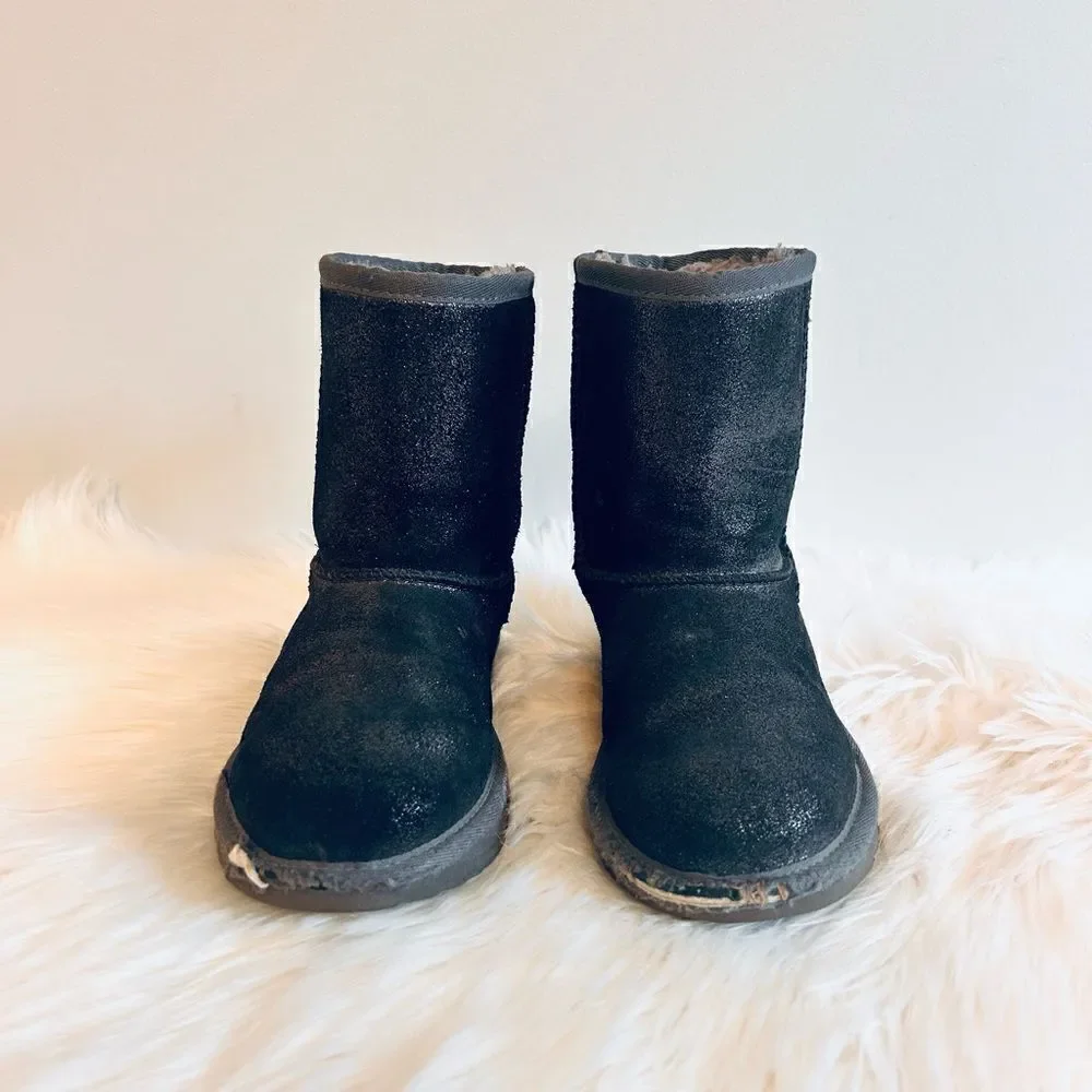 UGG Kids Classic ll Metallic Glitter Boots! ❤️